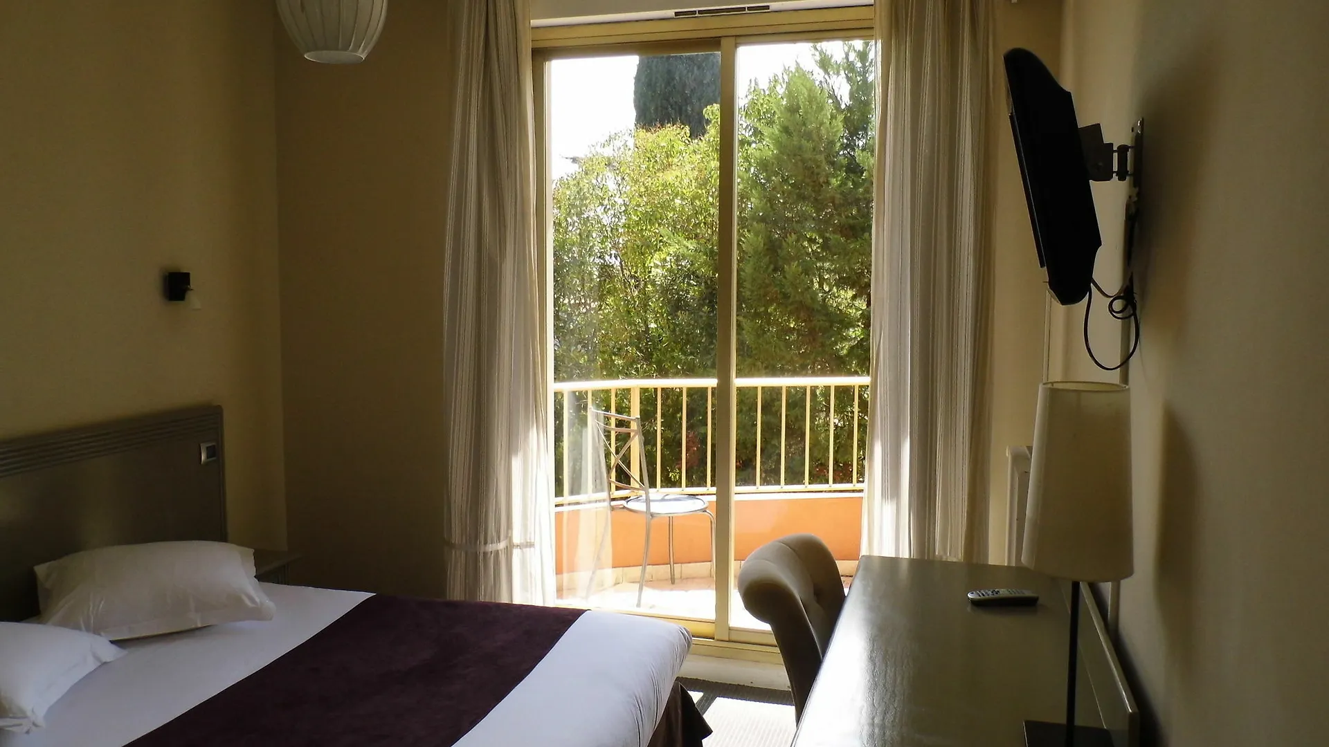 Anis Hotel Νίκαια 3*,